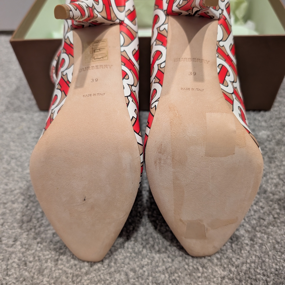 Burberry Red and White Heels Elegant Design - Picture 4 of 7